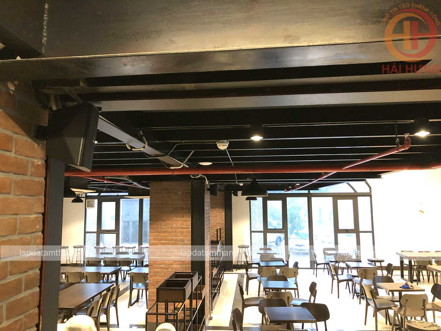 Hệ thống loa treo tường cho sảnh Cafe