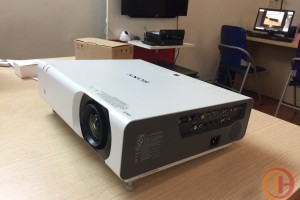 Review chi tiết máy chiếu SONY VPL-DX221 - nên mua hay không?