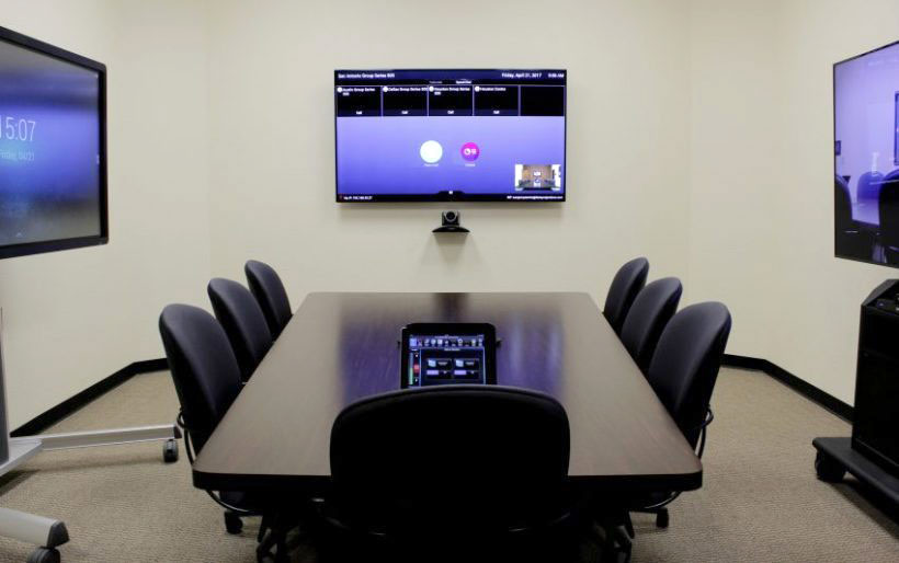 Hệ thống hội nghị truyền hình trực tuyến tích hợp thêm Tivi và màn hình điều khiển