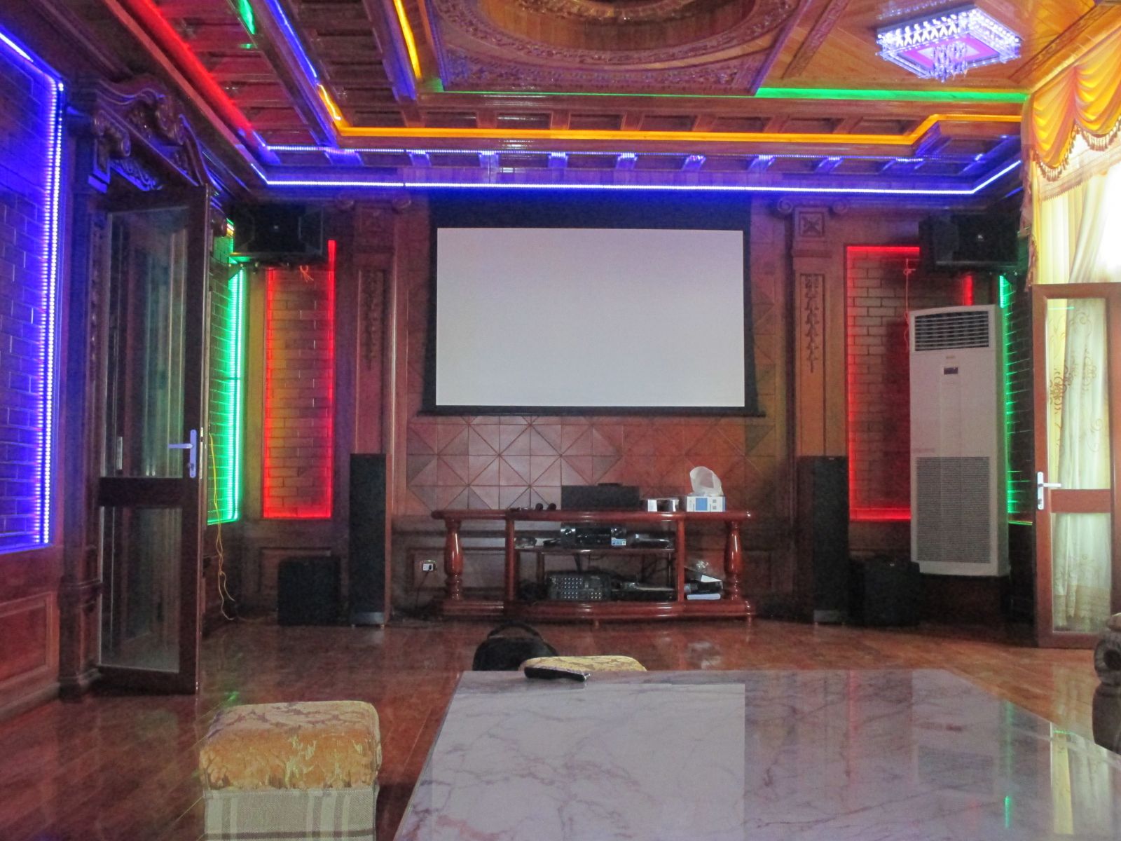 Lắp đặt phòng chiếu phim kết hợp karaoke