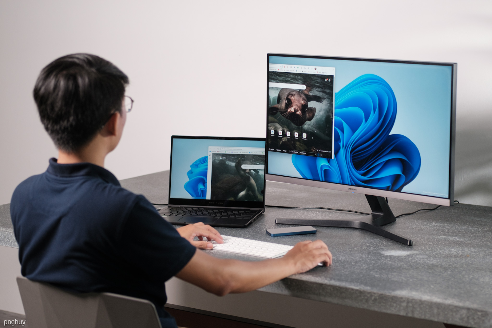 Việc biến màn hình laptop thành PC giúp tăng thêm không gian hiển thị