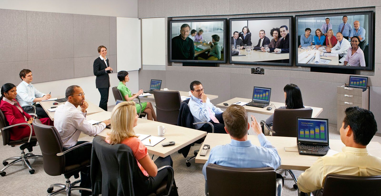Video Conference sẽ hoạt động thông qua các quá trình như là nén dữ liệu, truyền dữ liệu được diễn ra trong thời gian rất ngắn