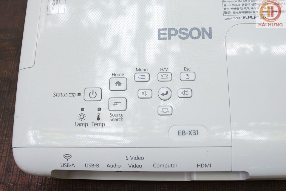 Các phím tắt của máy chiếu Epson EB-X31 được bố trí đẹp mắt