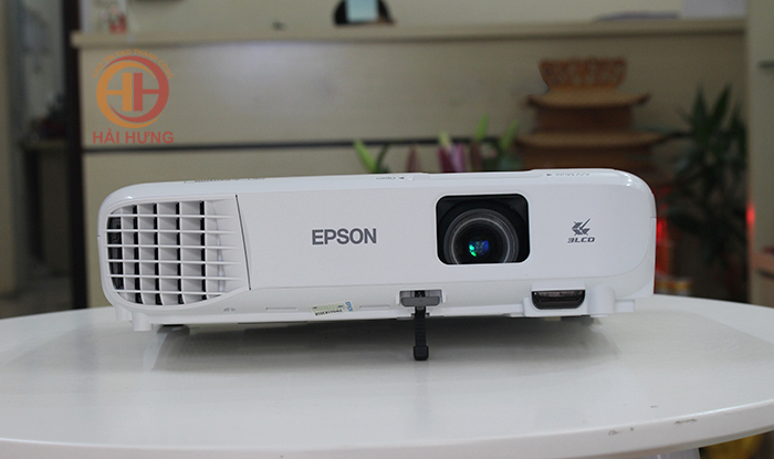 Mặt trước của máy chiếu Epson EB-X05