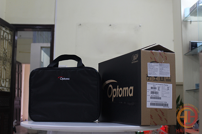 Mở hộp máy chiếu Optoma S341 đầy đủ phụ kiện