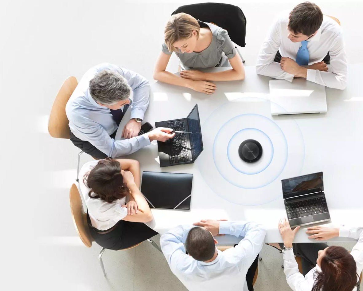 Micro đa hướng để bàn đang là xu hướng của các phòng họp trực tuyến hiện đại, đại chuyên nghiệp