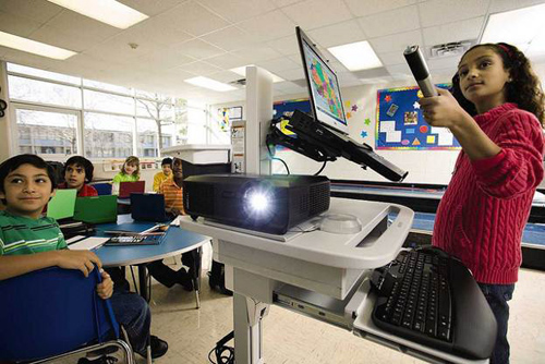 Công nghệ trình chiếu được ứng dụng tại trường học