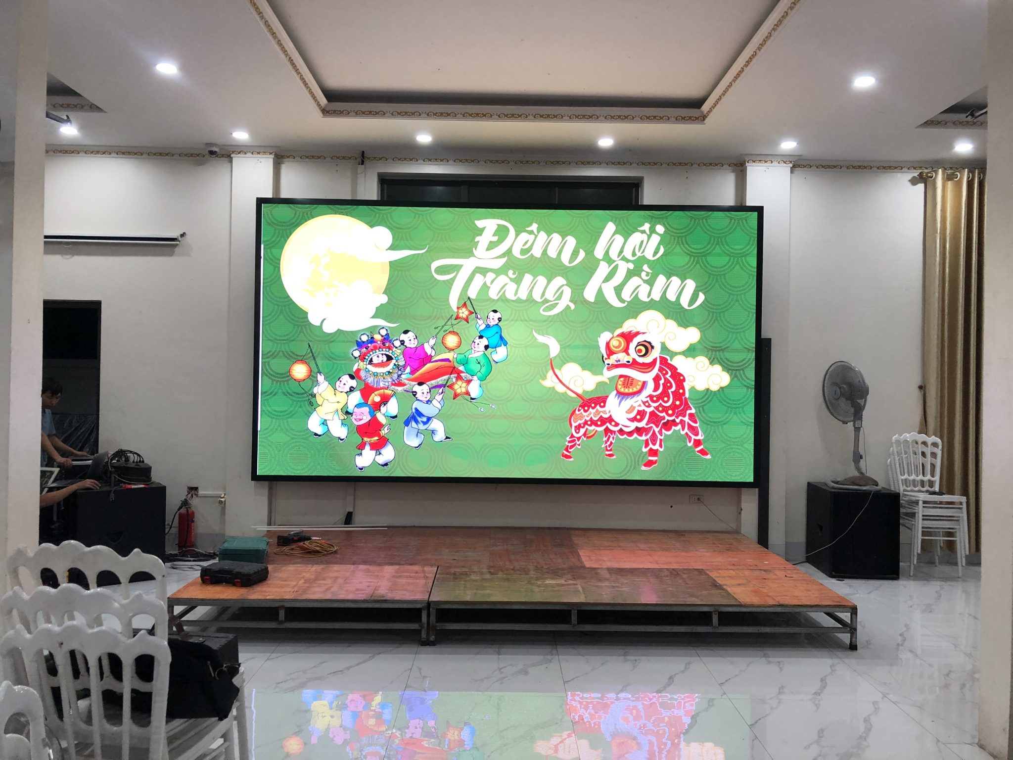 Màn hình trình chiếu, quảng cáo được sử dụng nhiều hiện nay