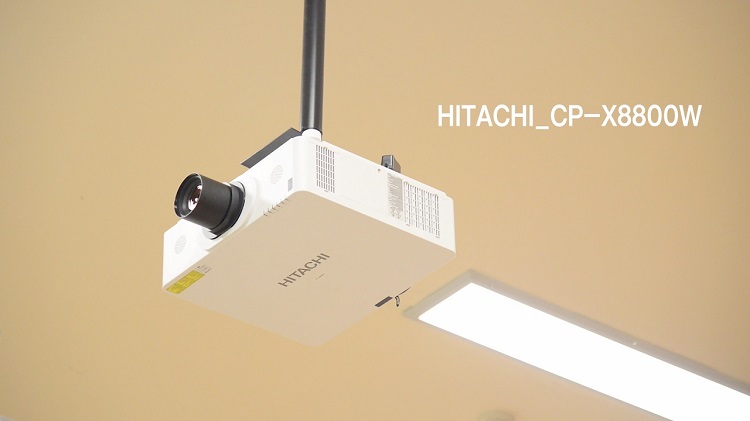 Hình ảnh chiếu bằng máy chiếu Hitachi CP-X8170
