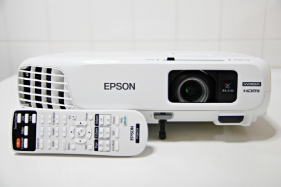 Máy chiếu giải trí gia đình EPSON EB-E01